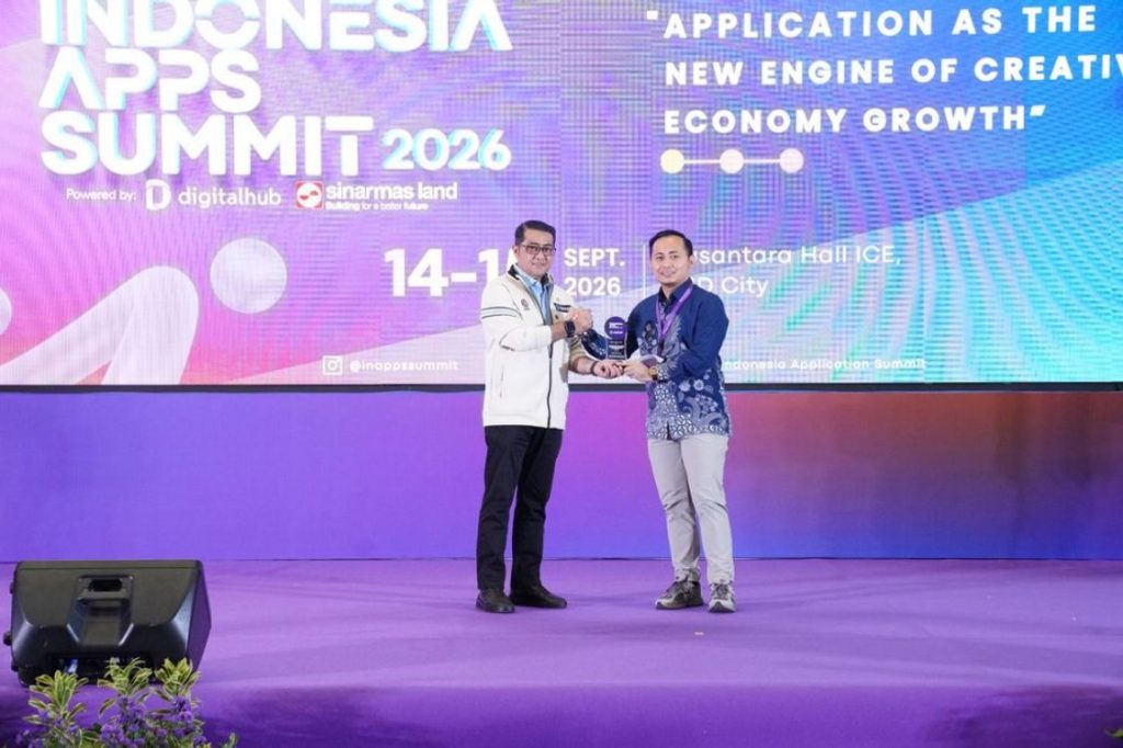 large_Foto_1_One_Smile_Community_App_Unggulan_yang_Dikembangkan_Sinar_Mas_Land_Raih_Penghargaan_dari_Kemenekraf_RI_0e27b0bb44