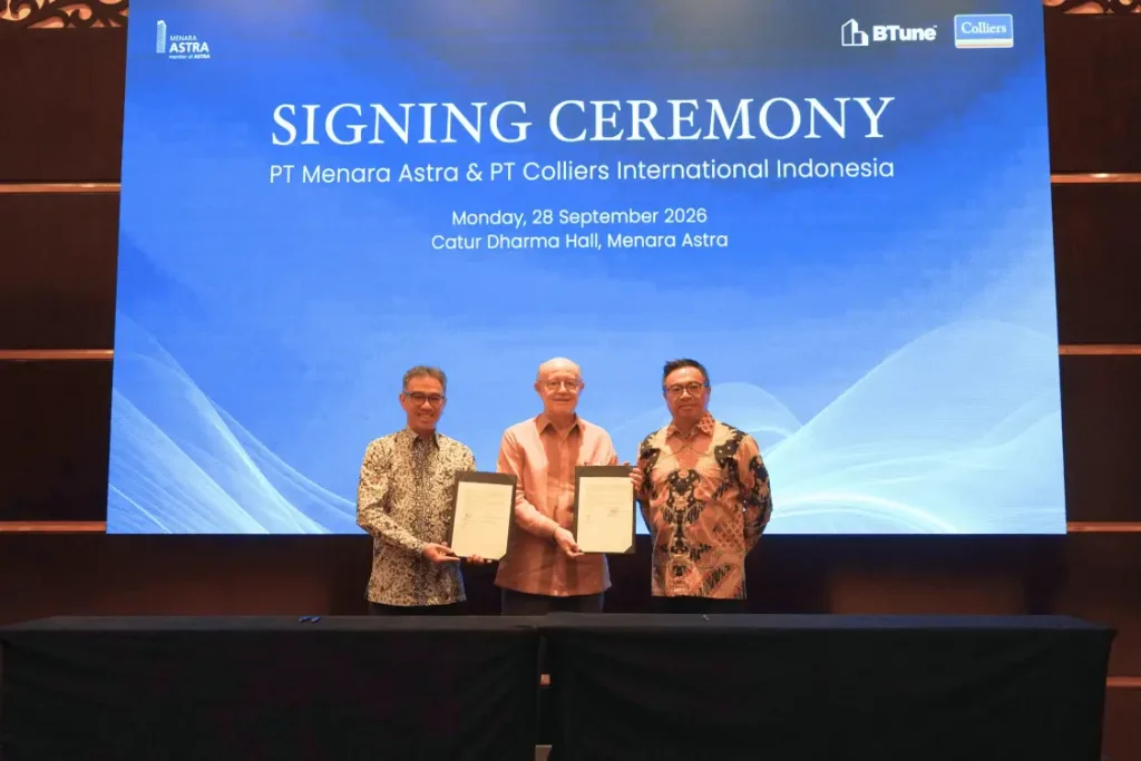 (ki-ka)_Frans_Surjadi_-_Direktur_PT_Menara_Astra,_Mike_Broomell_-_Managing_Director_Colliers_Indonesia,_Wibowo_Muljono_-_Presiden_Direktur_PT_Menara_Astra